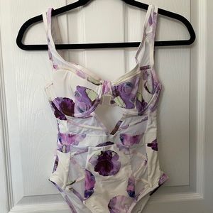 Women’s 34B White Purple Floral Swimsuit Onepiece
